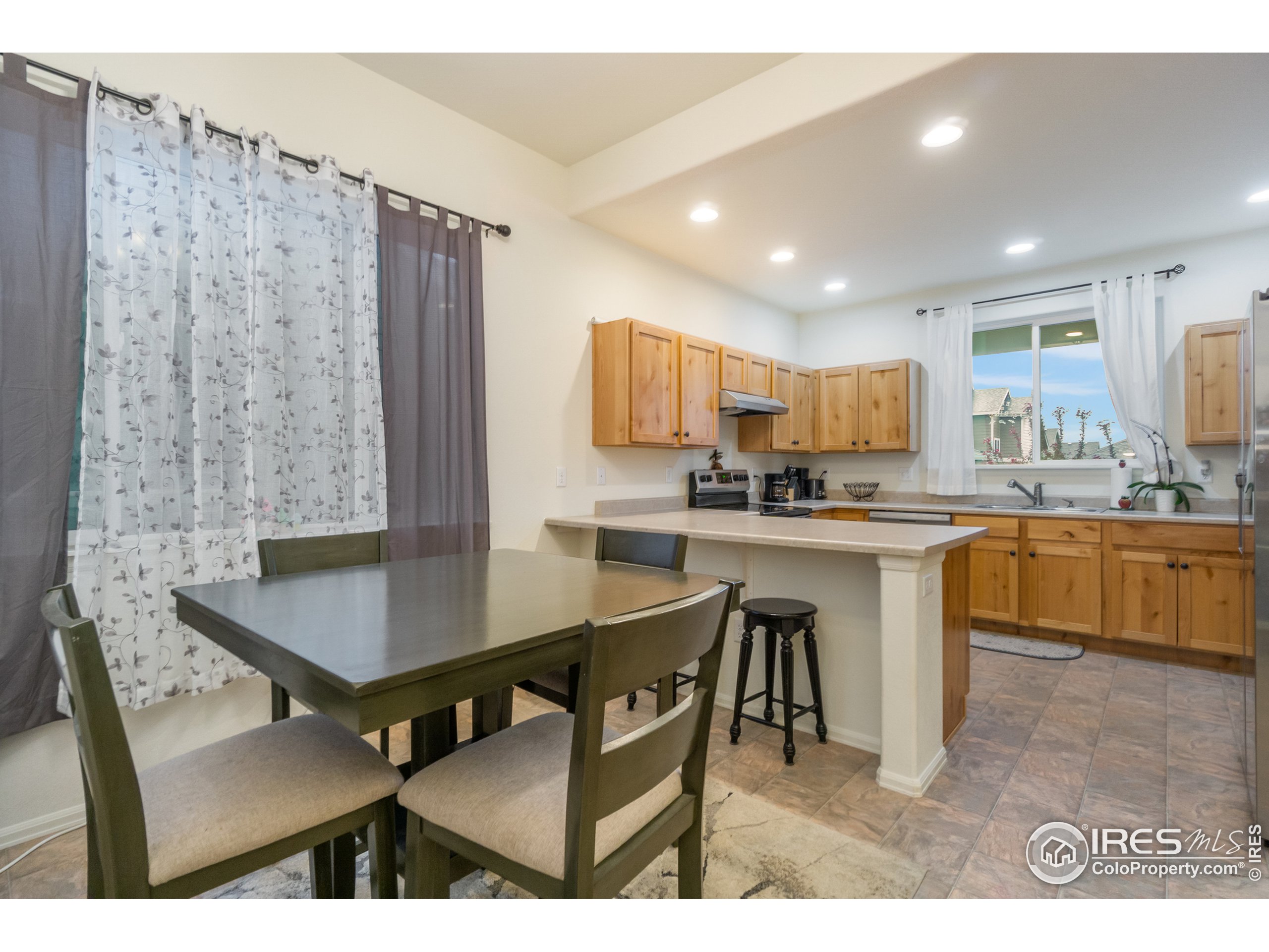 1833 Golden Horizon Dr