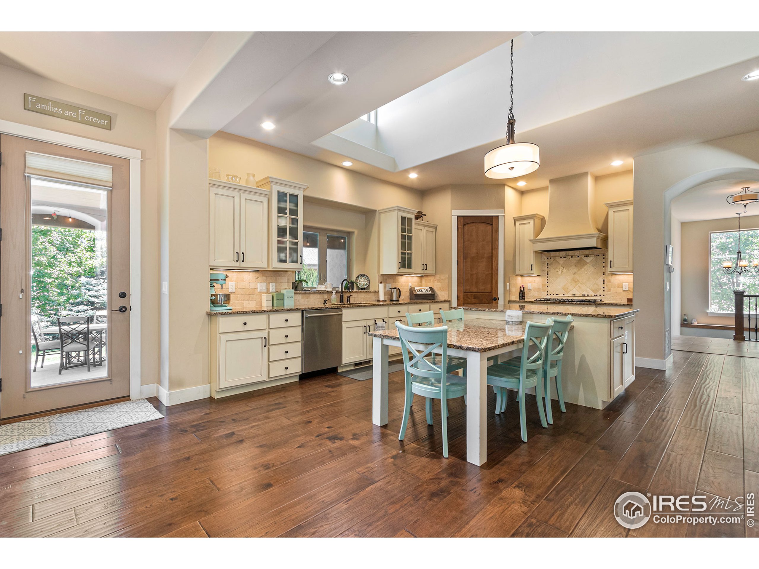 4920 Pyrenees Dr