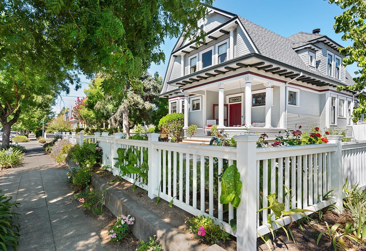 926 Humboldt Street