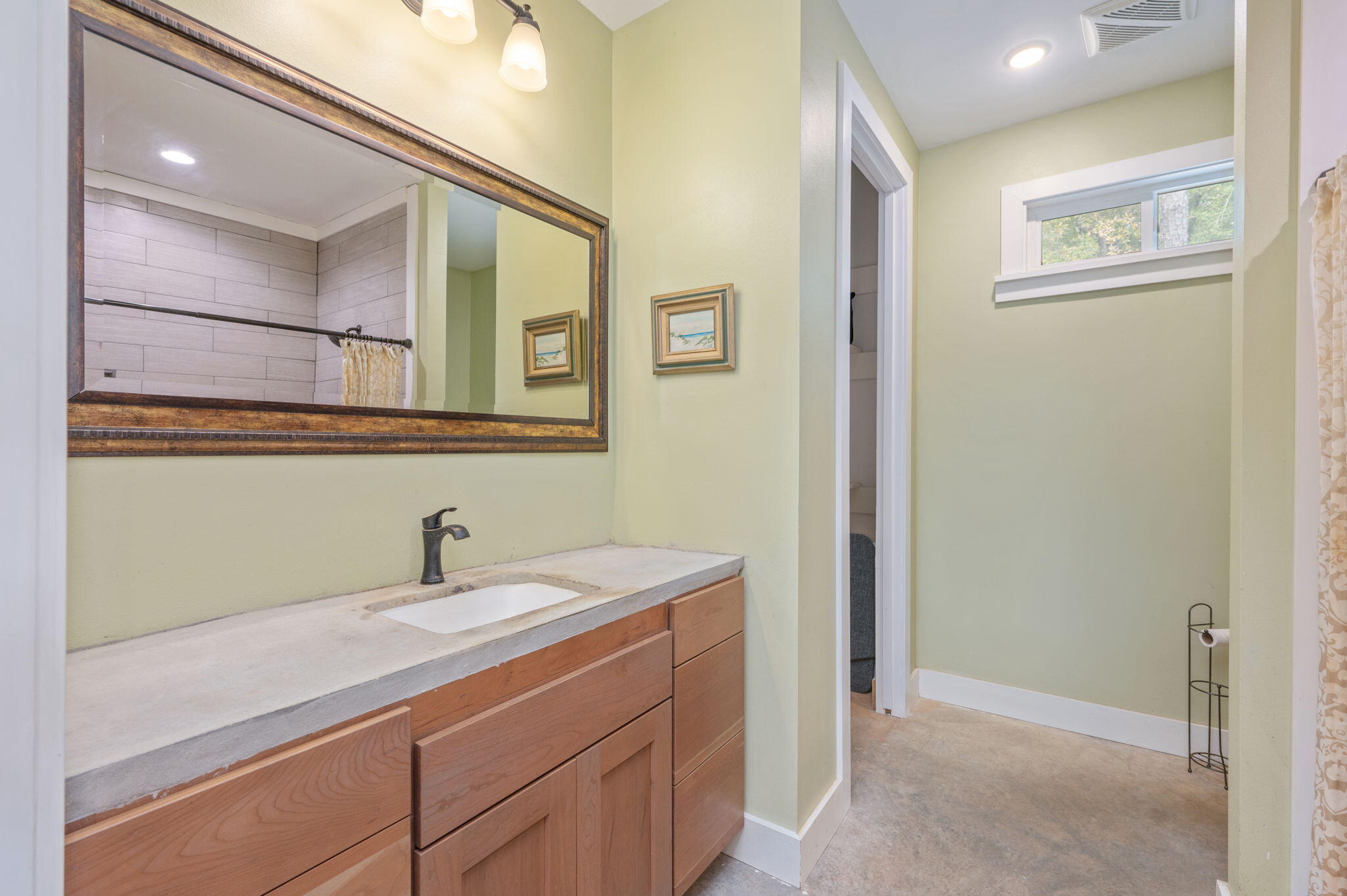 276 Squirrel Road, DeFuniak Springs