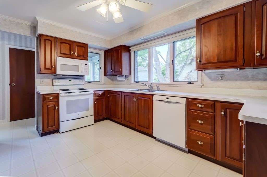 3386 Fallbrook Park
