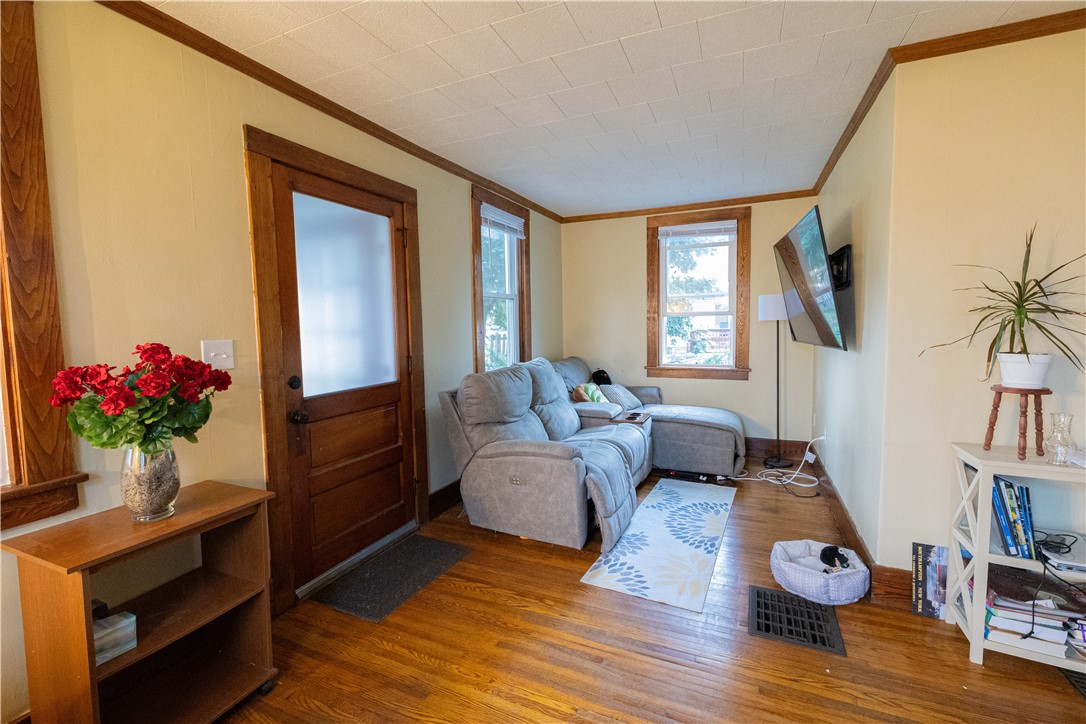 6 North Newark Street