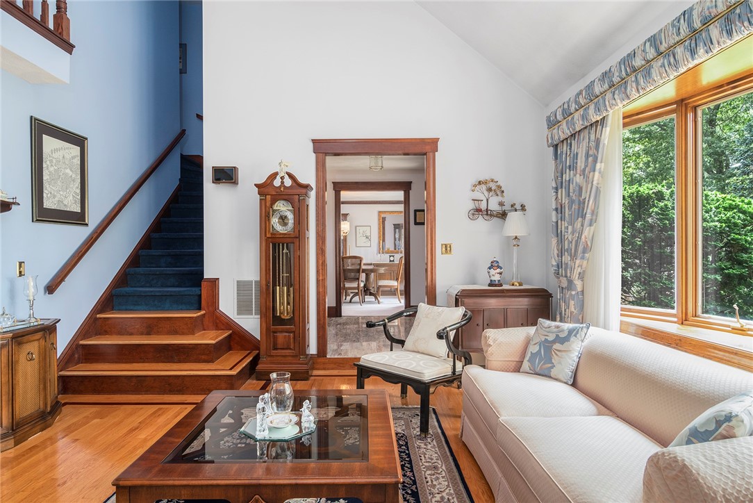 10 Oak Hill Drive