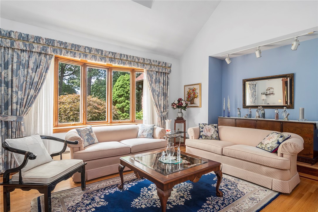 10 Oak Hill Drive