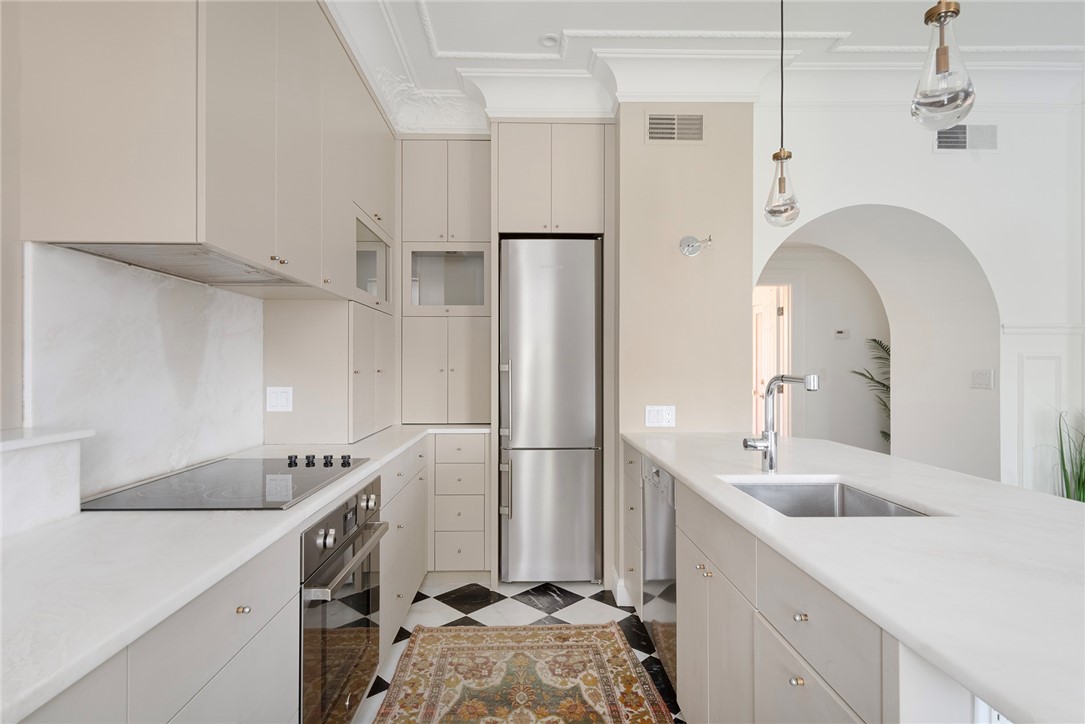 157 Waterman Street 2-5