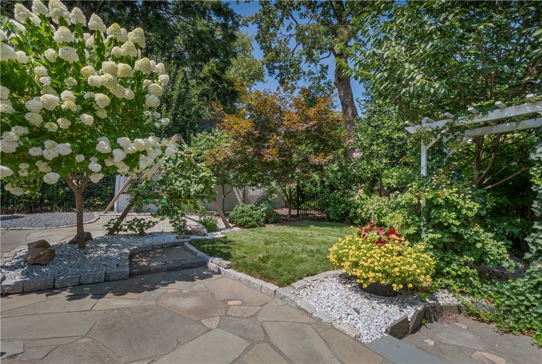 86 Vassar Avenue