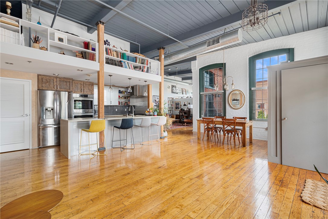 10 Exchange Court 618