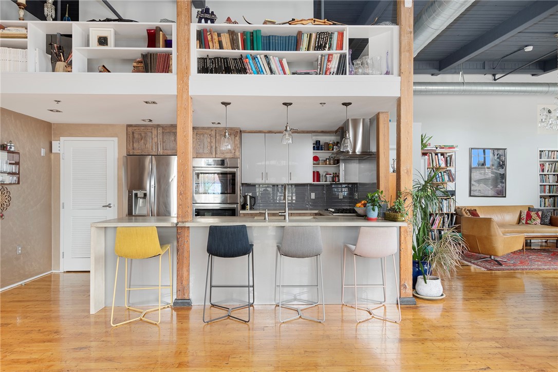 10 Exchange Court 618