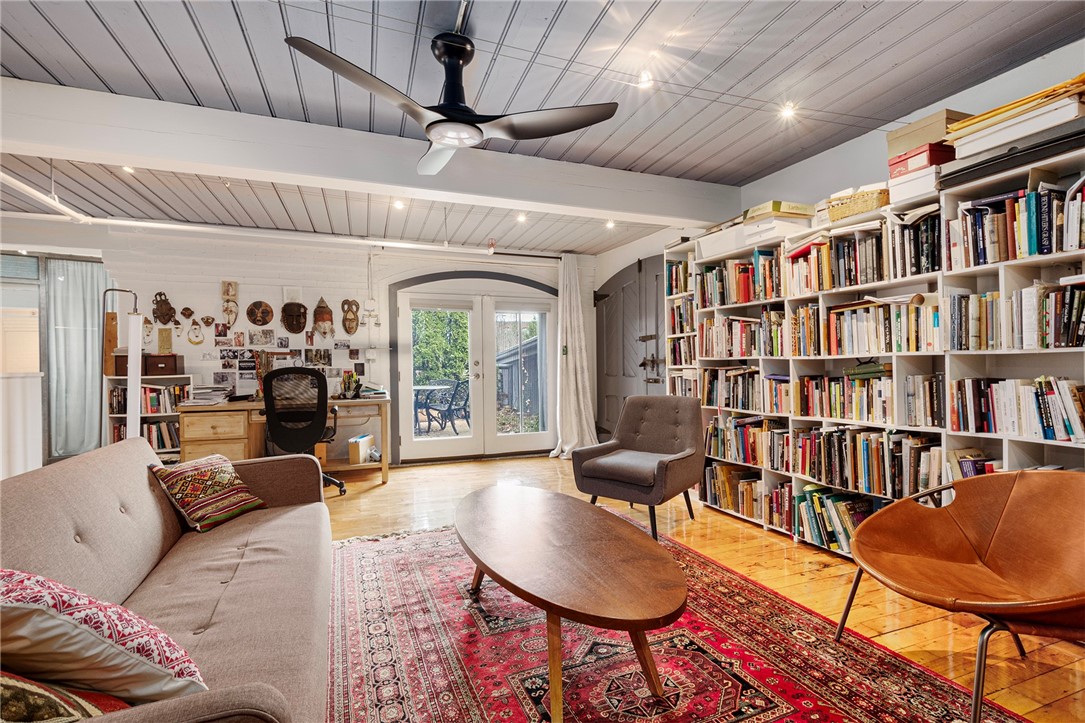 10 Exchange Court 618