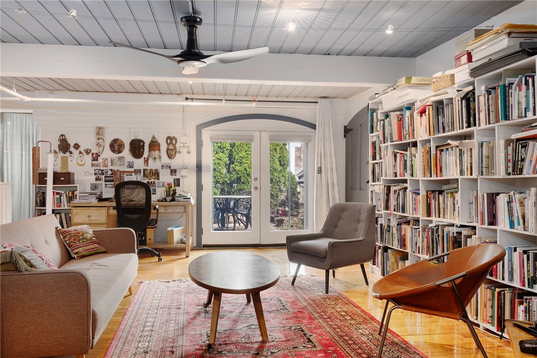 10 Exchange Court 618