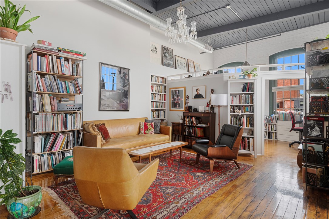 10 Exchange Court 618