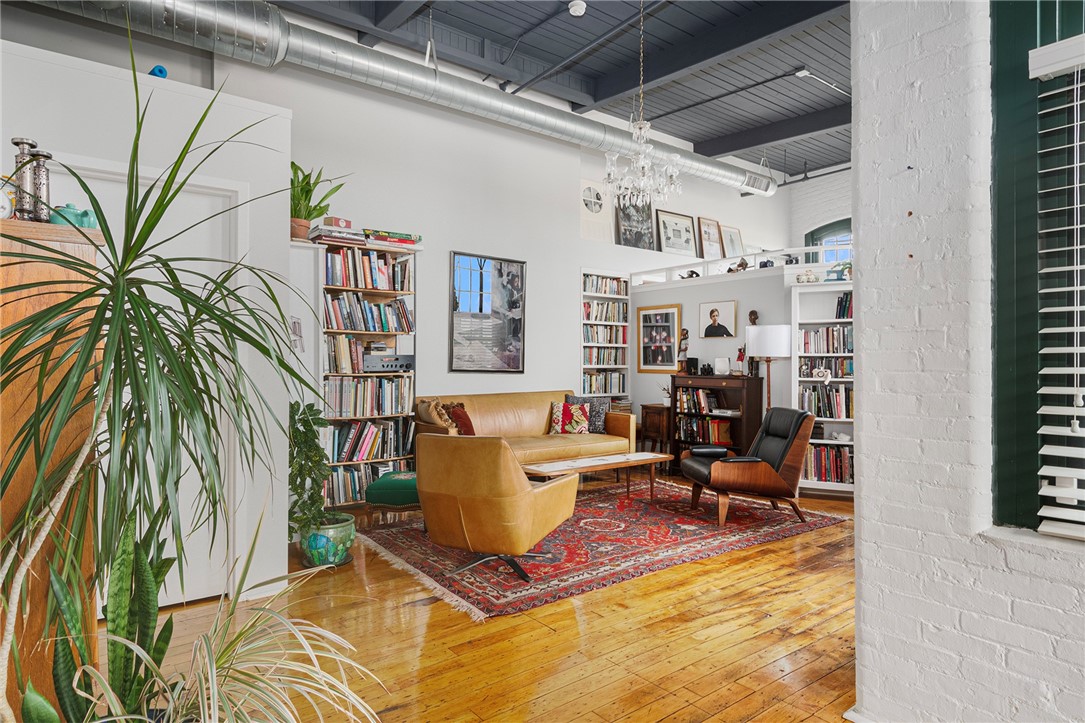 10 Exchange Court 618