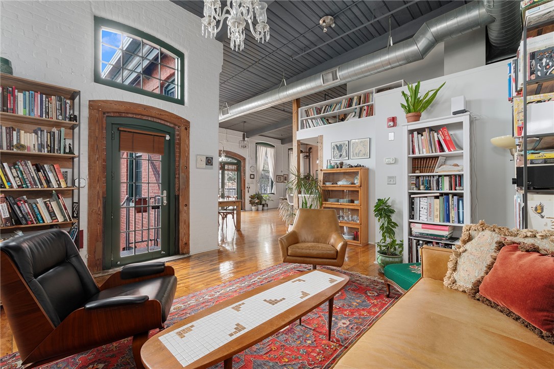 10 Exchange Court 618