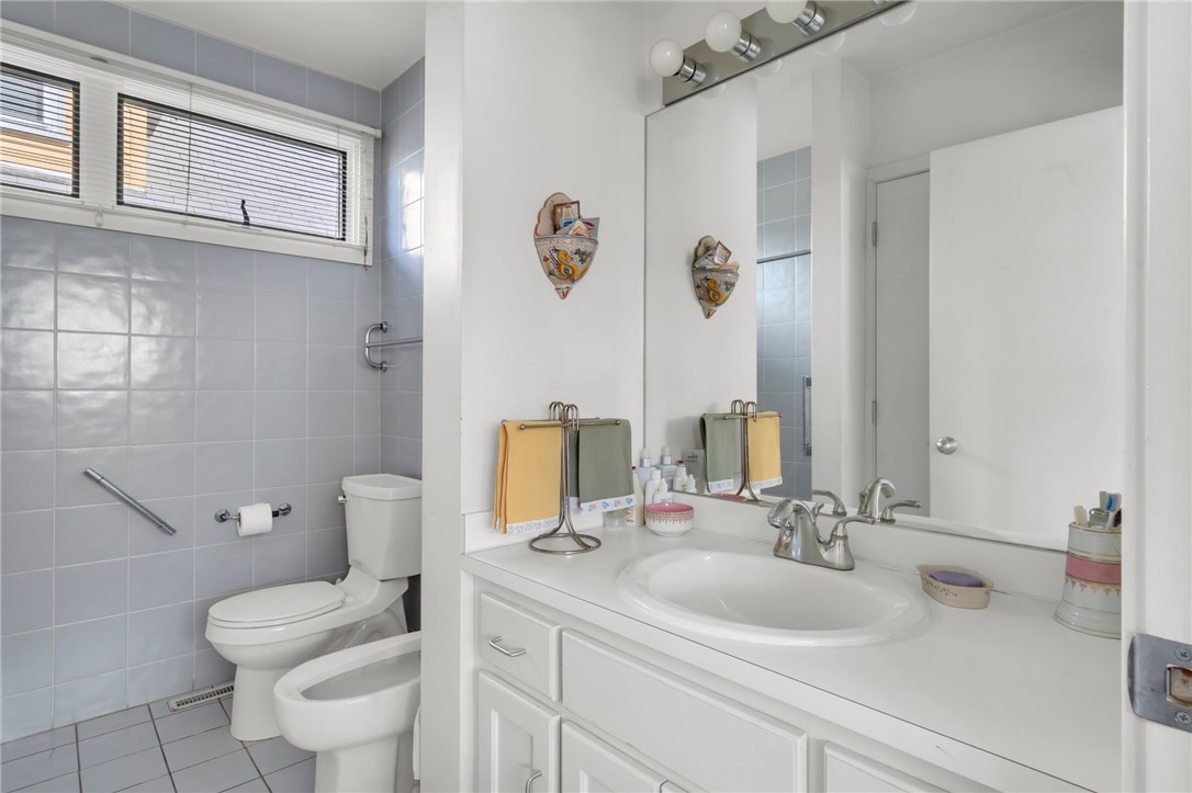 137 University Avenue