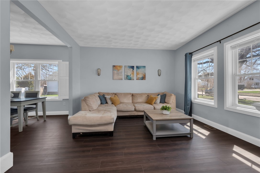 222 Pettaconsett Avenue