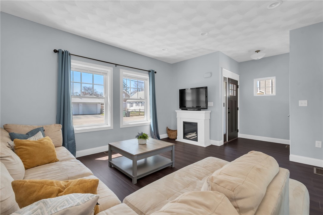 222 Pettaconsett Avenue