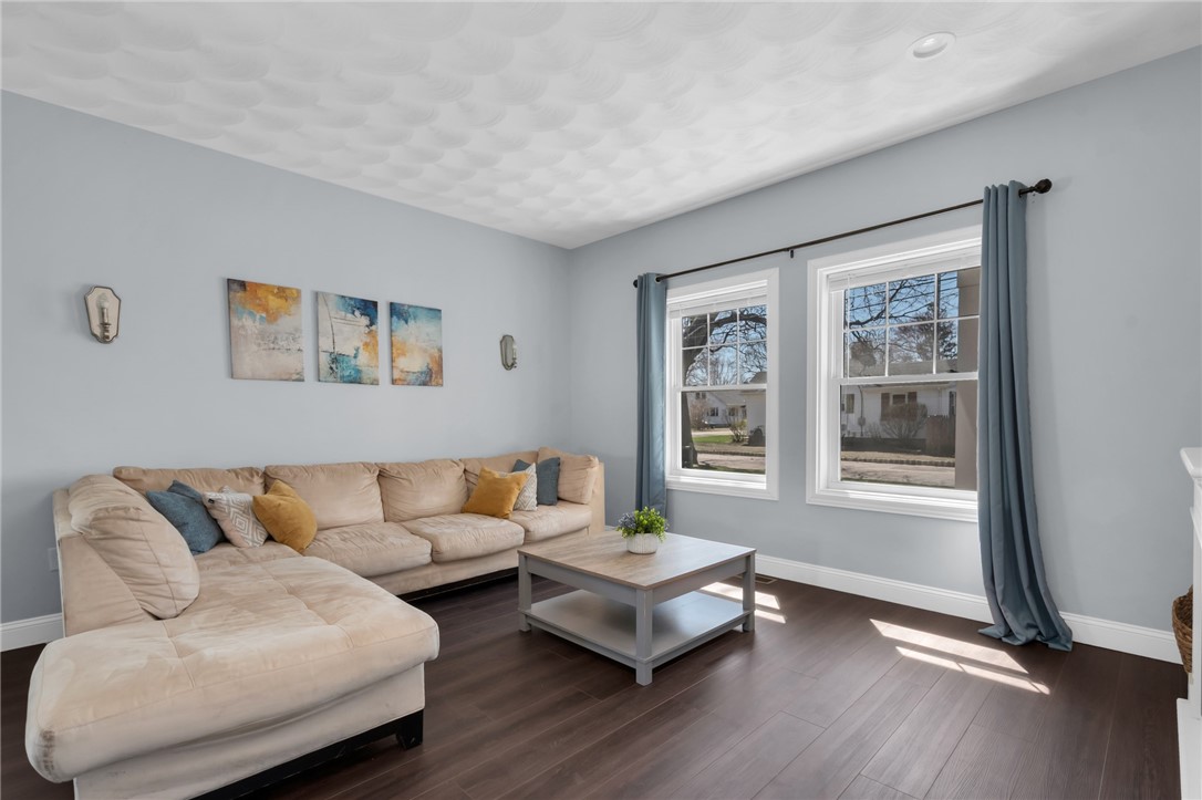 222 Pettaconsett Avenue