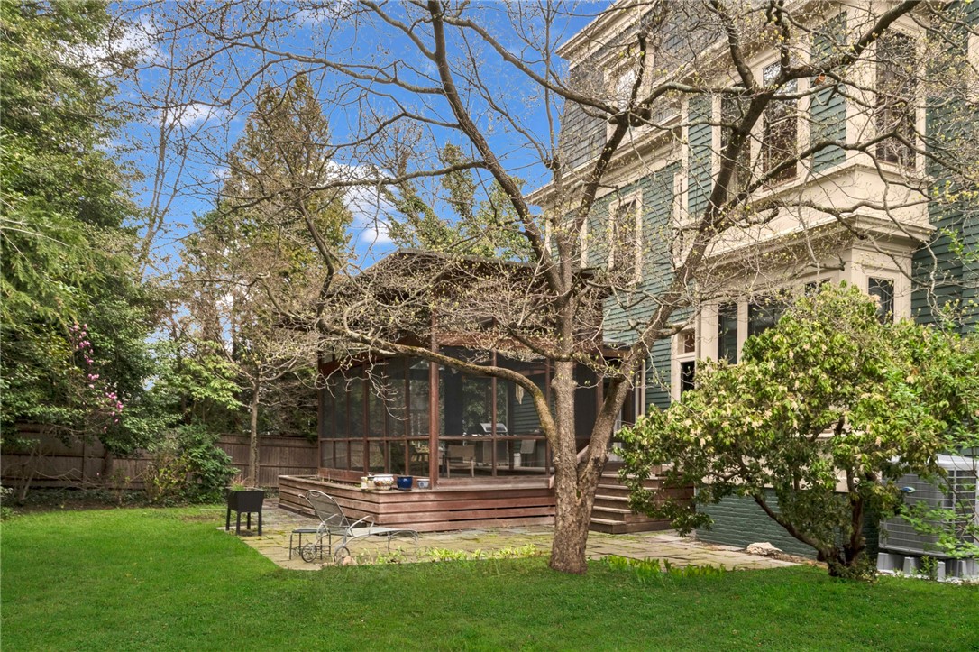 168 Bowen Street