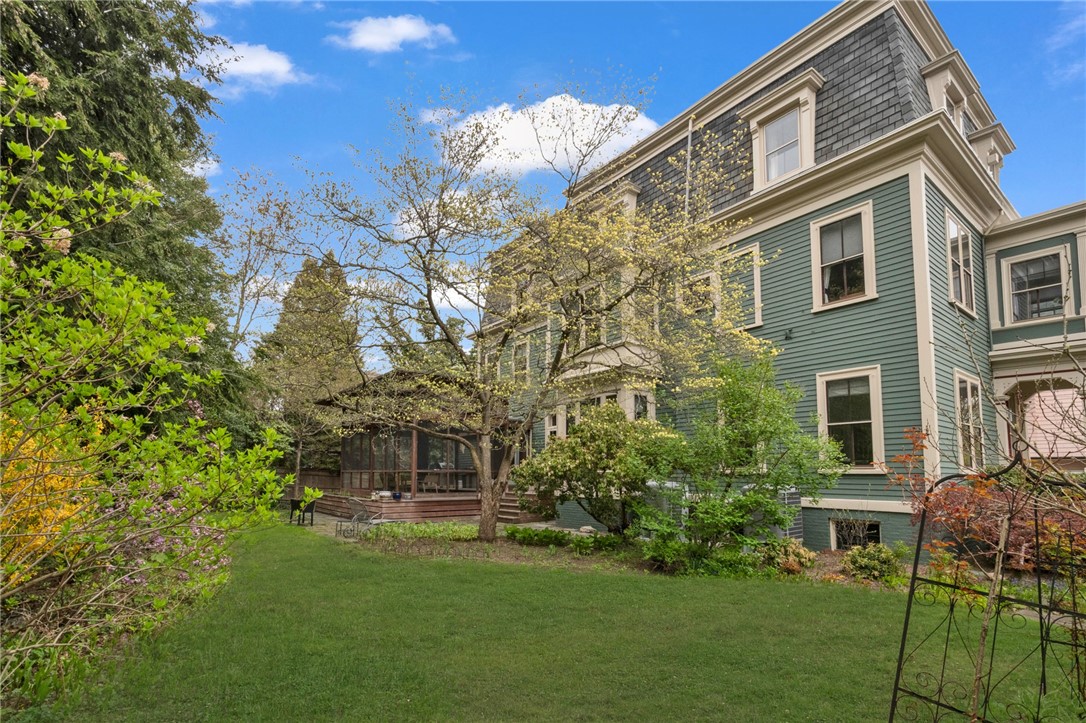 168 Bowen Street