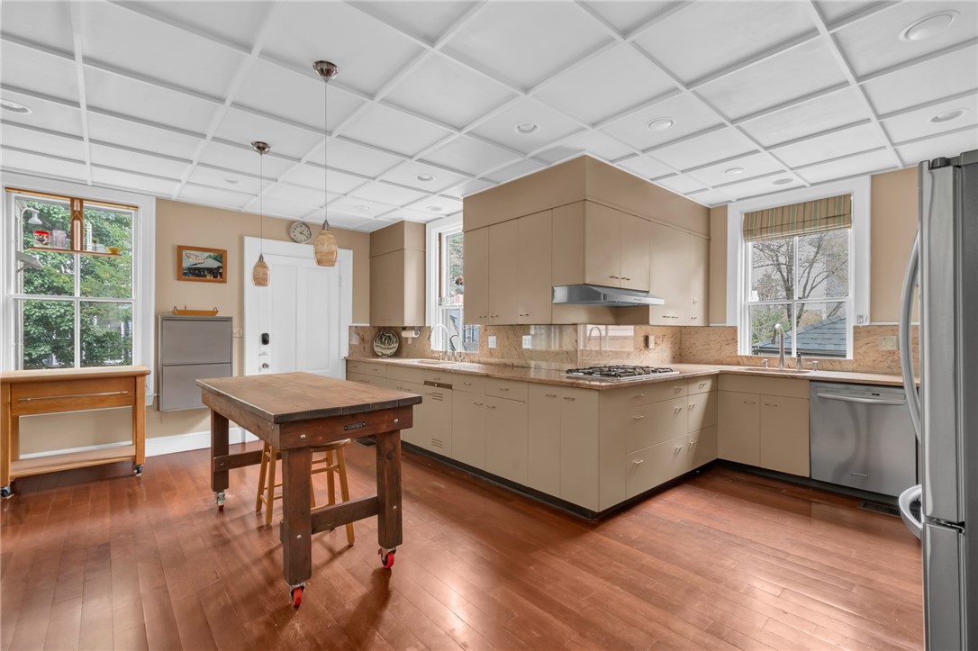 168 Bowen Street