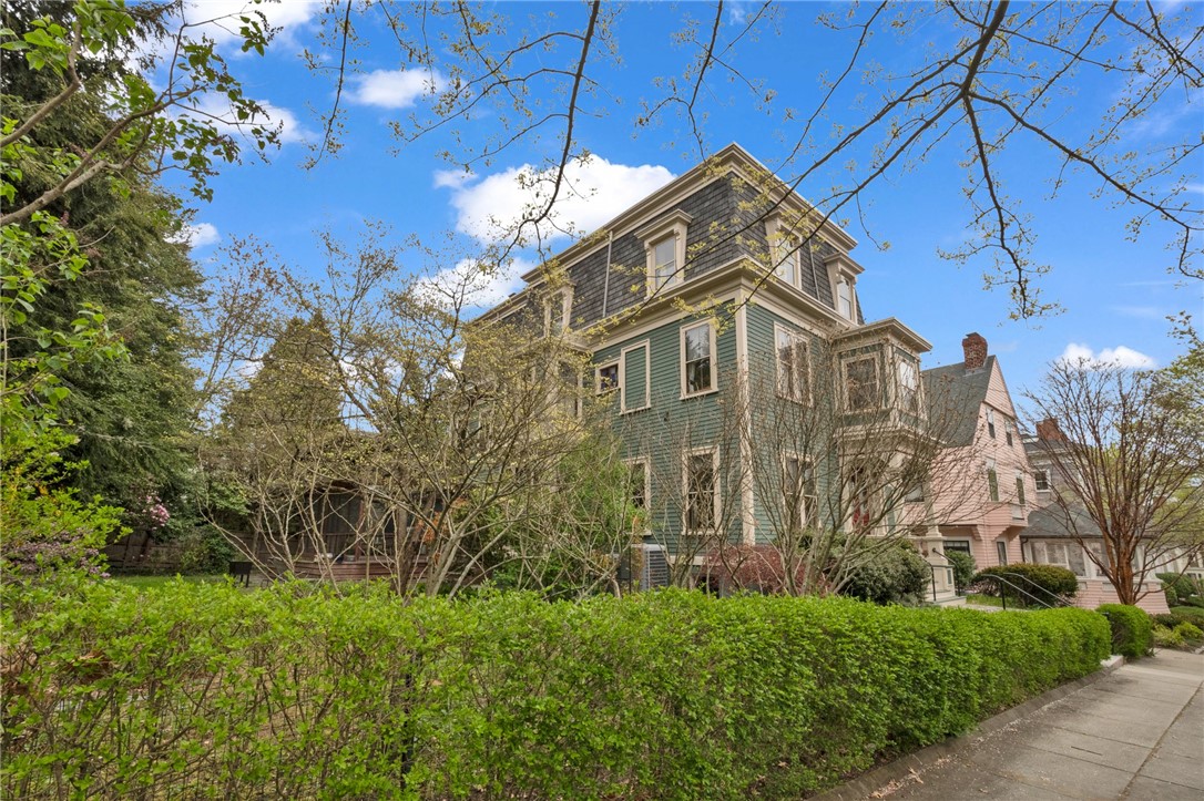 168 Bowen Street