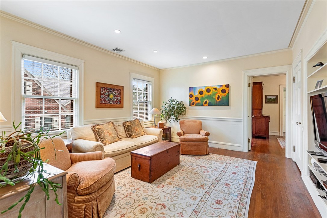 76 Freeman Parkway