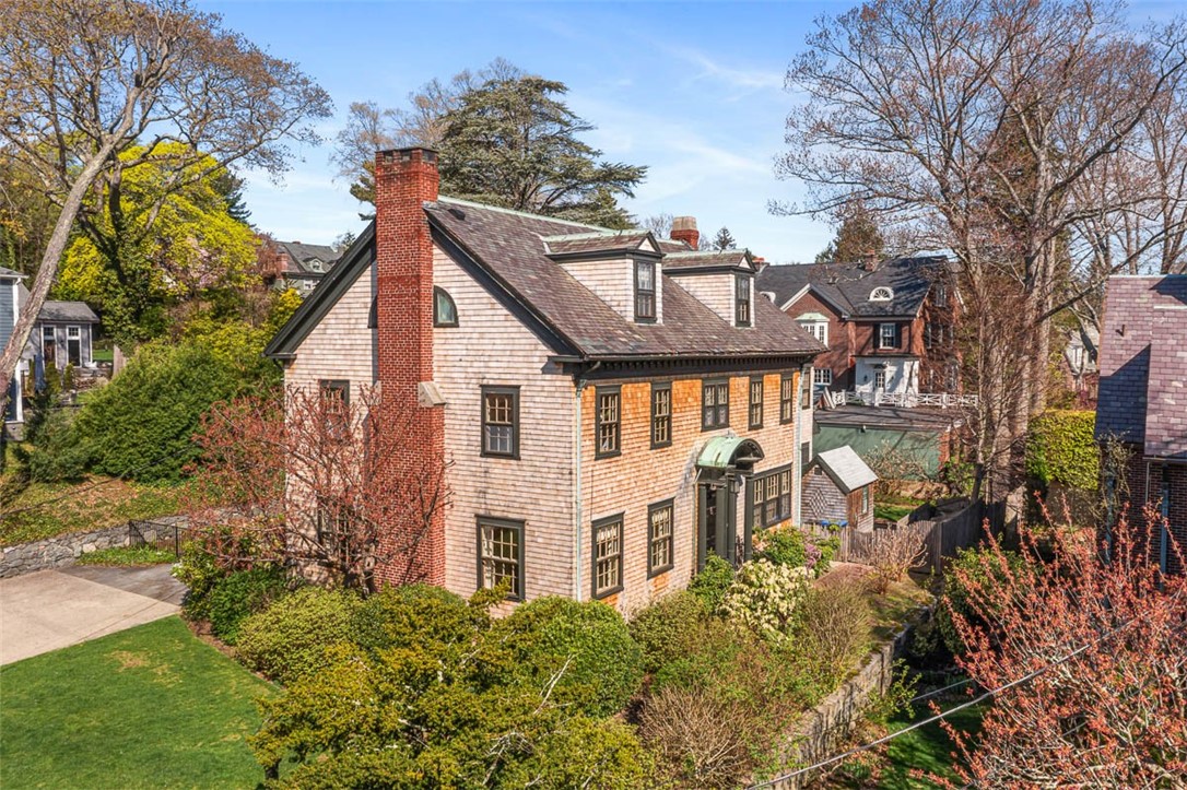 76 Freeman Parkway