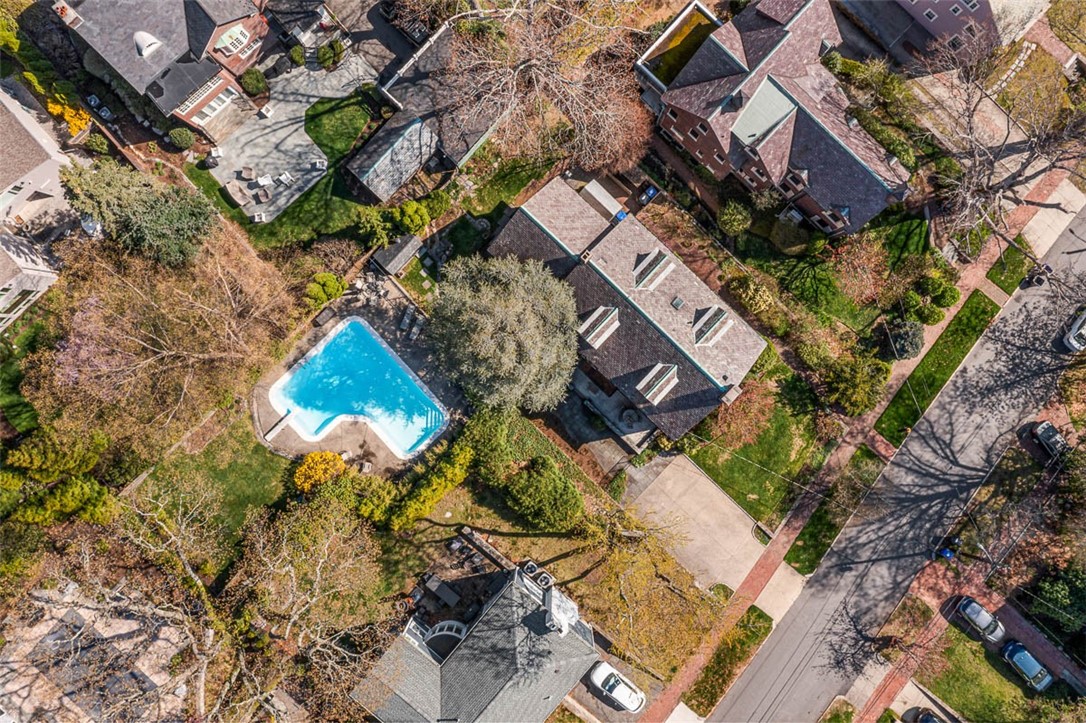 76 Freeman Parkway
