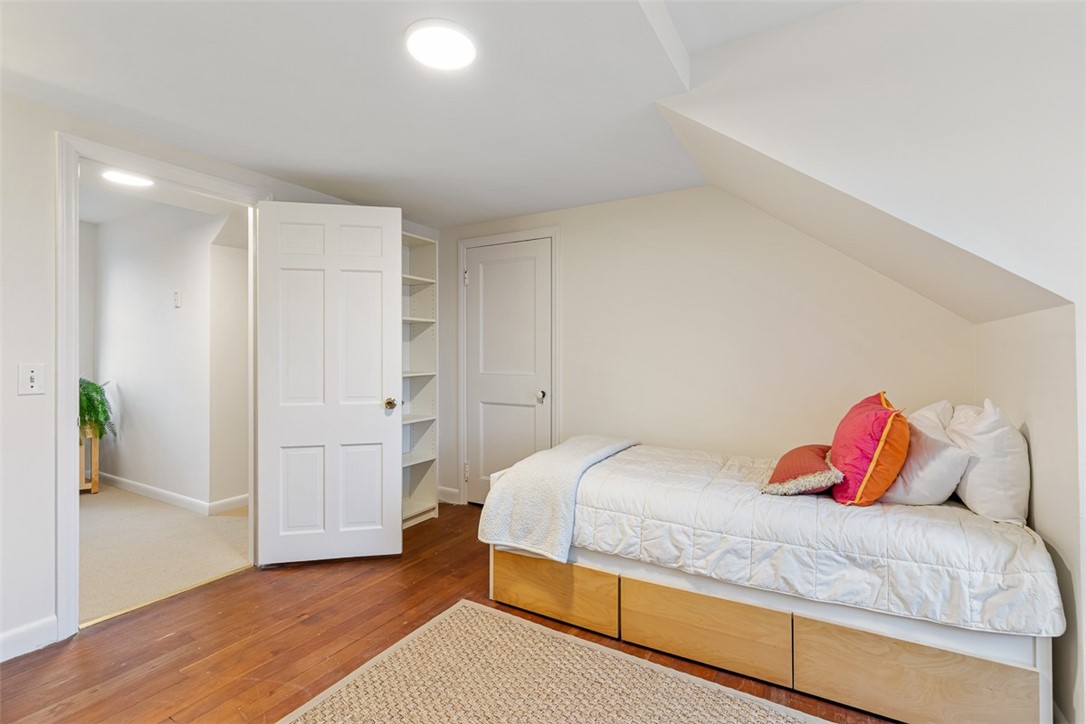 76 Freeman Parkway