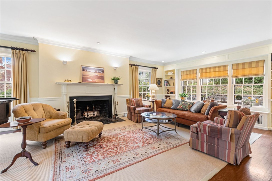 76 Freeman Parkway
