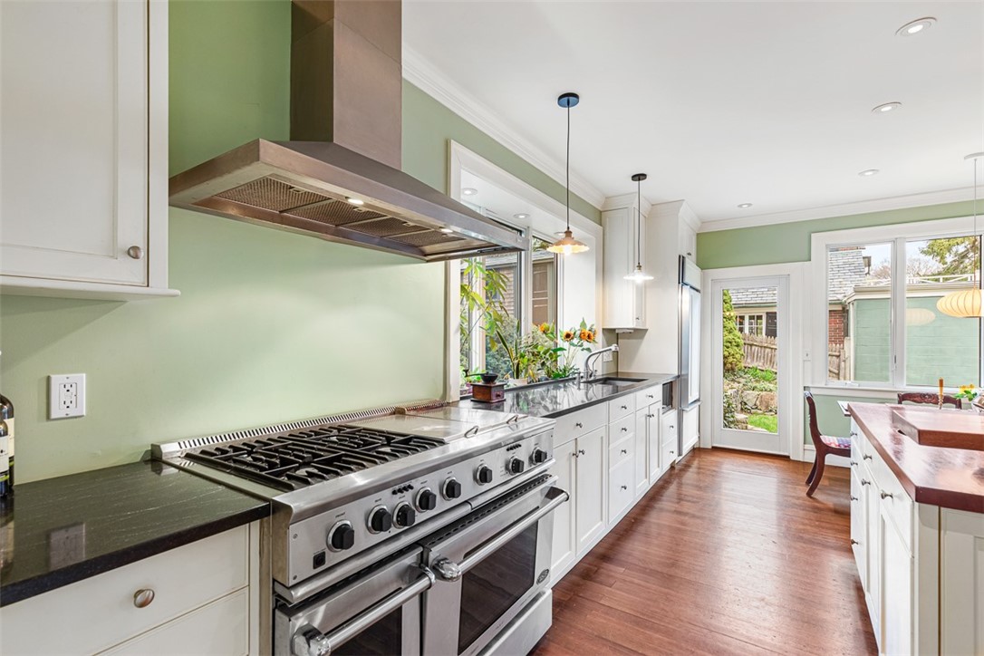 76 Freeman Parkway