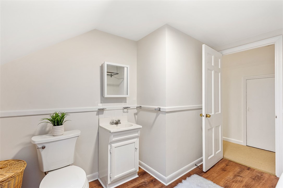 76 Freeman Parkway
