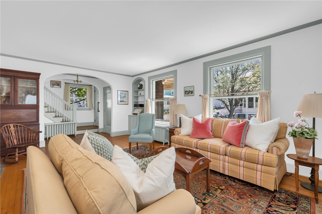 4 Van Zandt Avenue