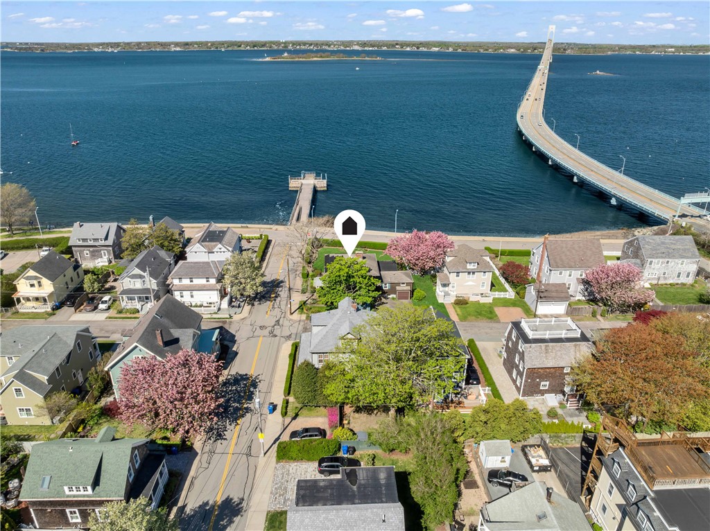 4 Van Zandt Avenue