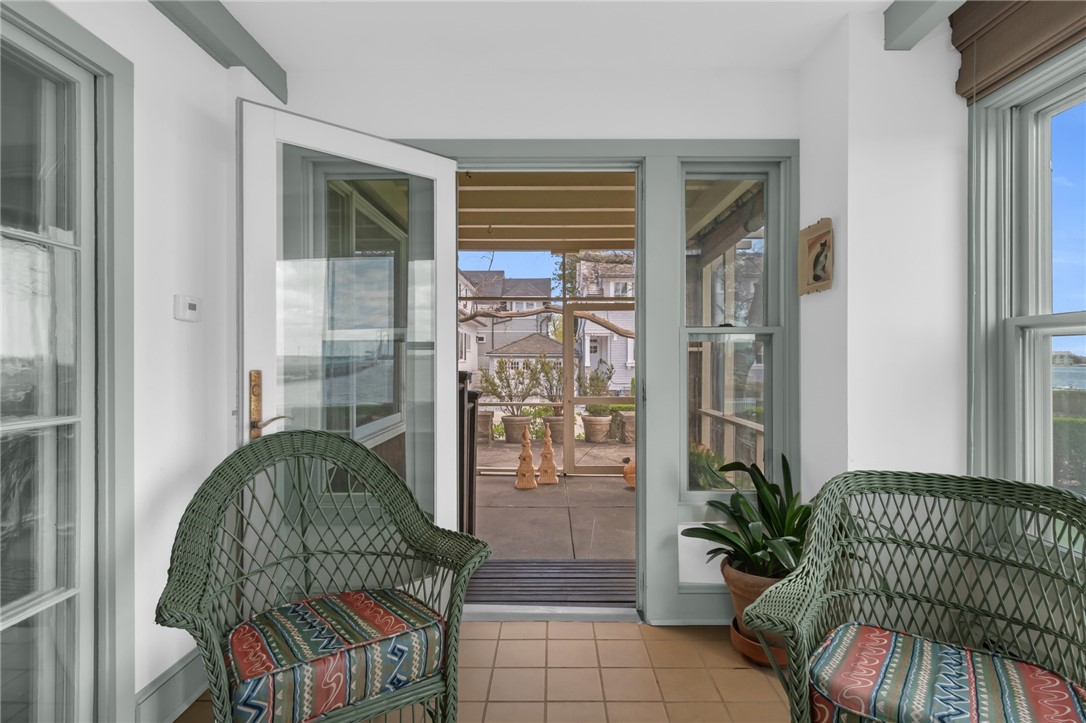 4 Van Zandt Avenue