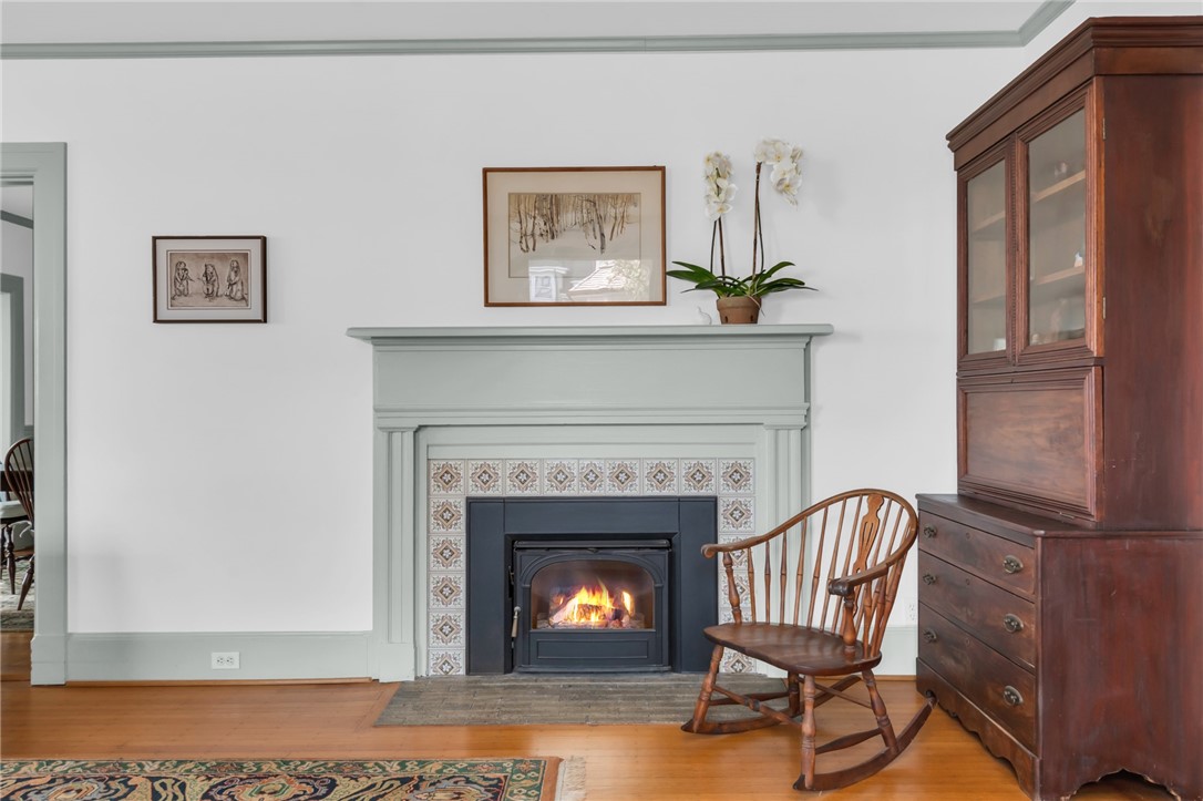 4 Van Zandt Avenue