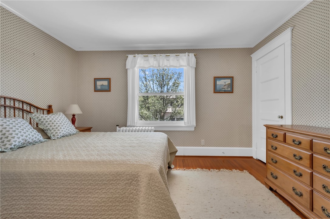 4 Van Zandt Avenue