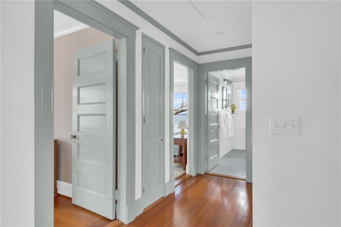4 Van Zandt Avenue