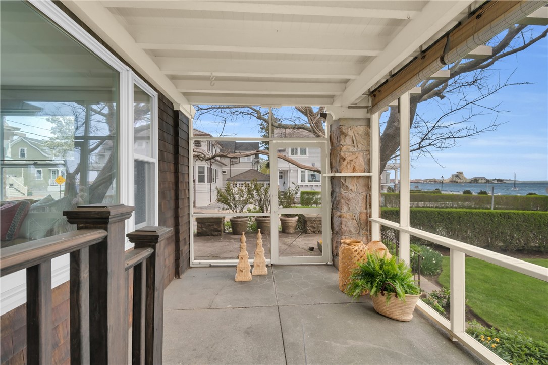 4 Van Zandt Avenue