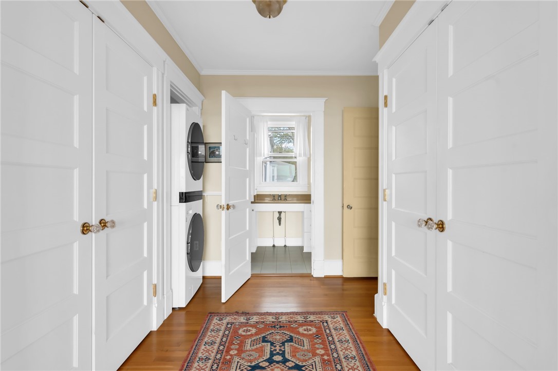 4 Van Zandt Avenue