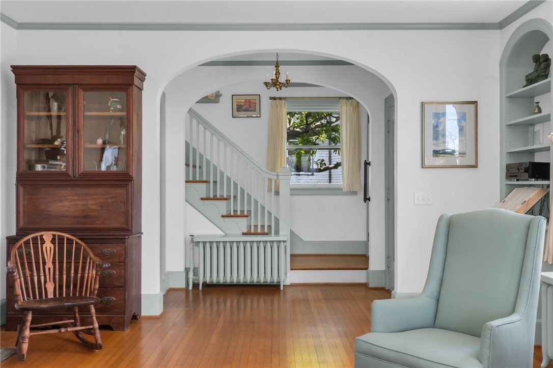 4 Van Zandt Avenue