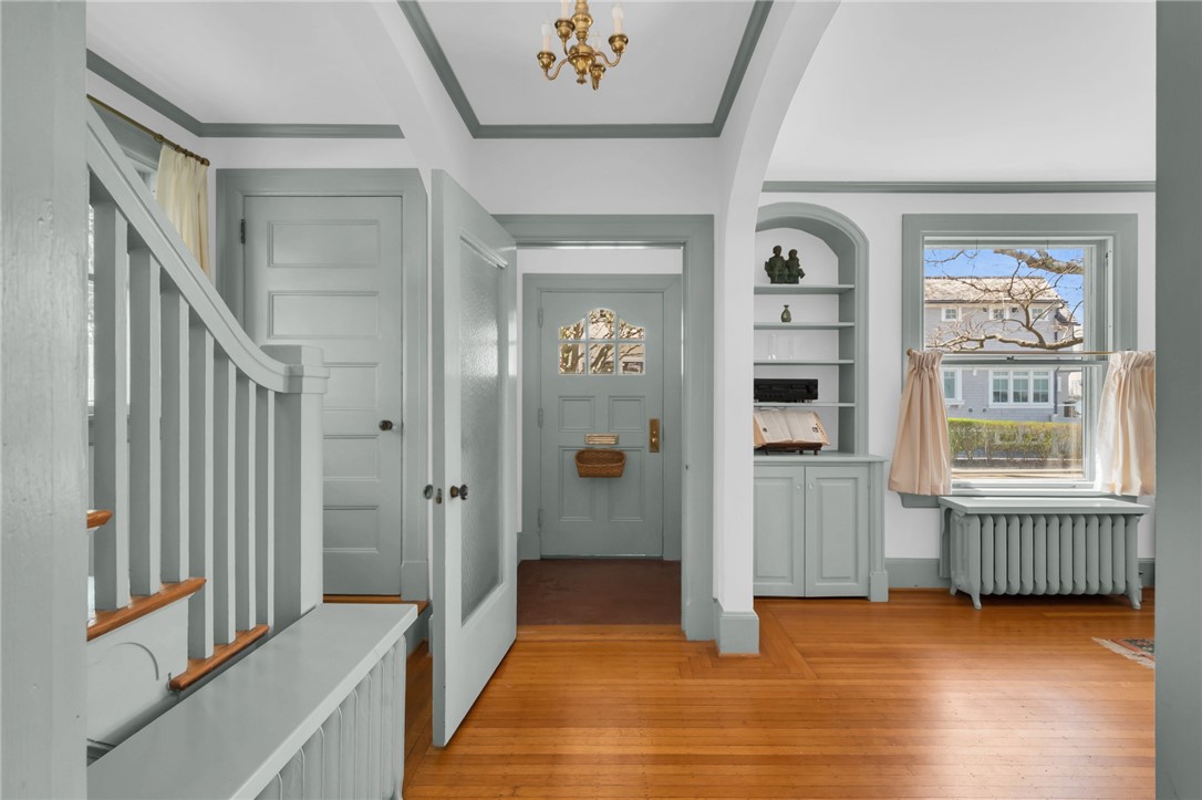 4 Van Zandt Avenue
