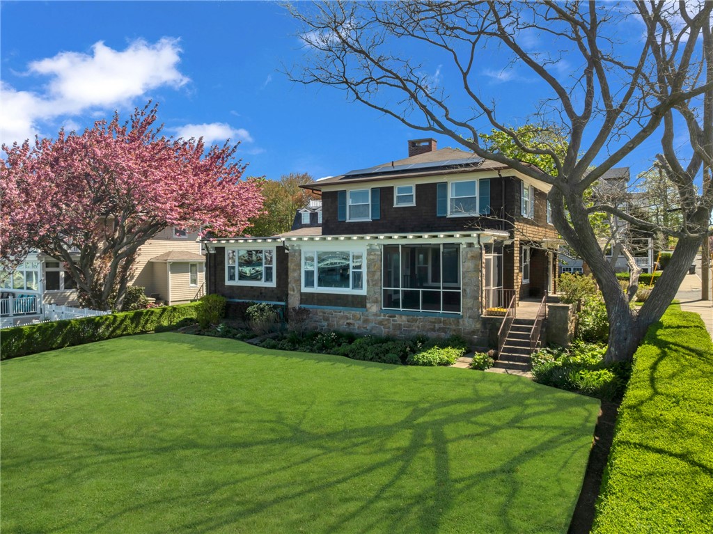 4 Van Zandt Avenue