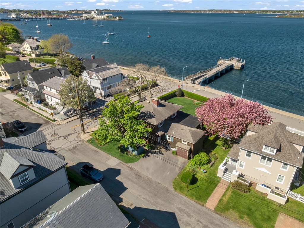 4 Van Zandt Avenue
