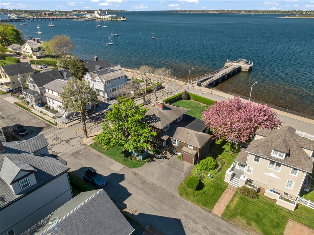 4 Van Zandt Avenue