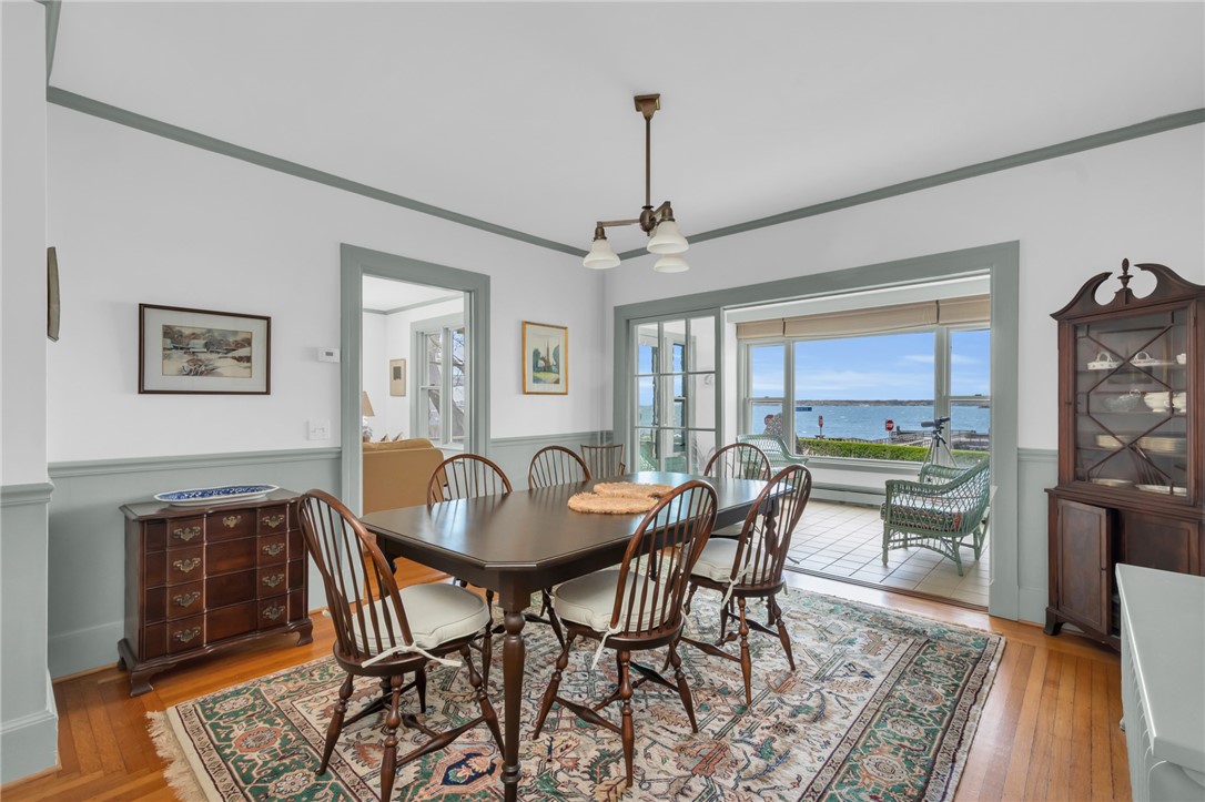 4 Van Zandt Avenue