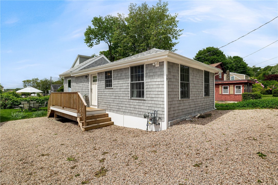 39 Edwards Avenue