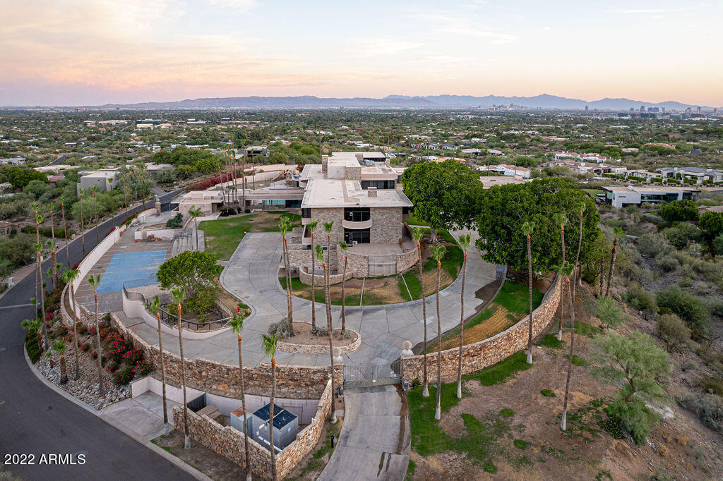 6112 N Paradise View Drive