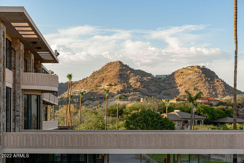 6112 N Paradise View Drive