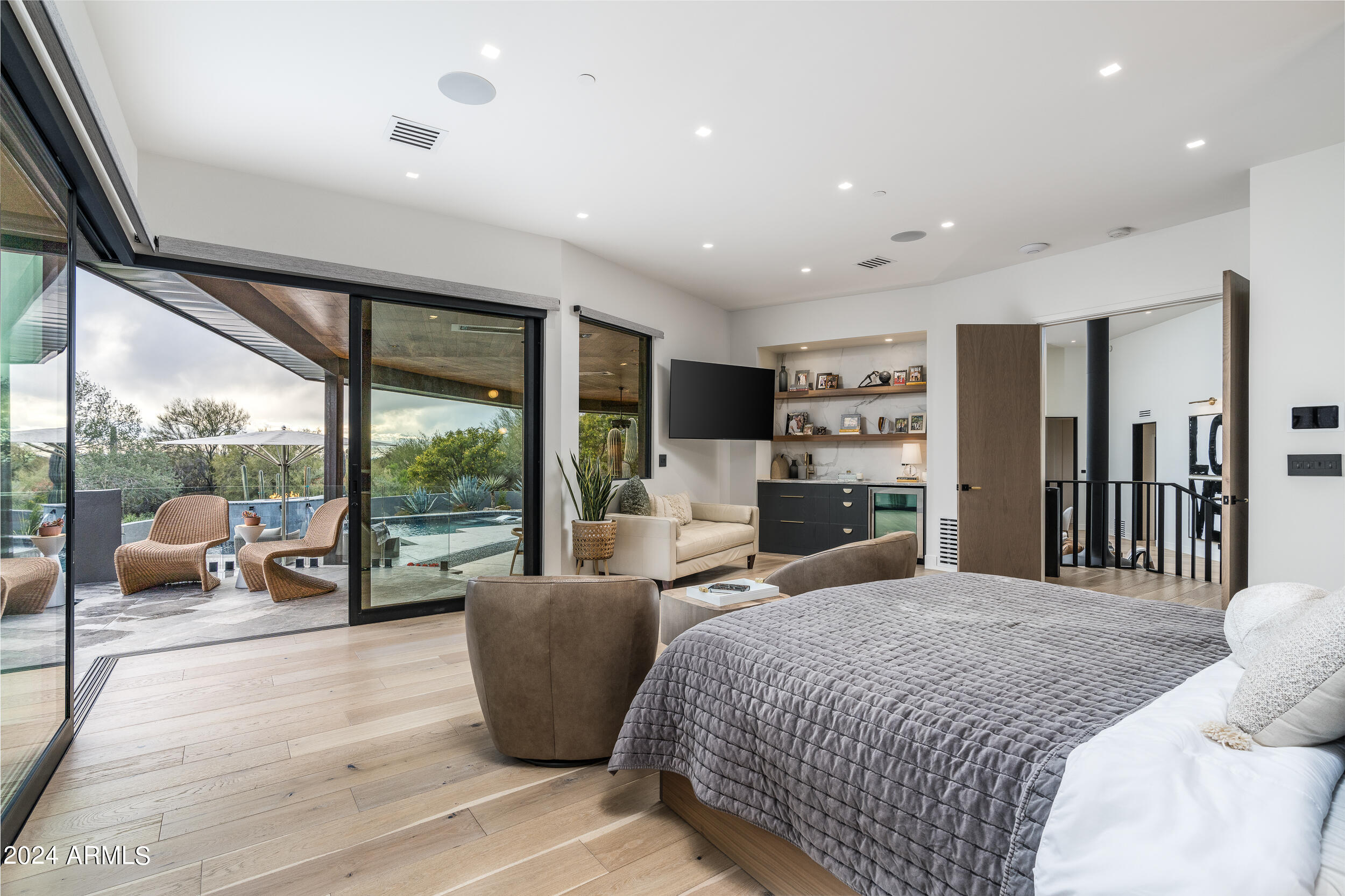 10040 E HAPPY VALLEY Road, 422